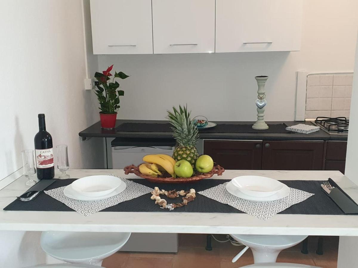 Holiday Apartaments デセンツァーノ・デル・ガルダ エクステリア 写真